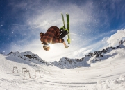 开云官方app入口-当诺坎普的呐喊遇见总决赛的硝烟，体育意志的双重变奏