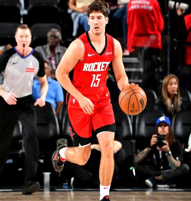 火箭轻取快船,东契奇制霸全场 火箭轻取快船,东契奇制霸全场