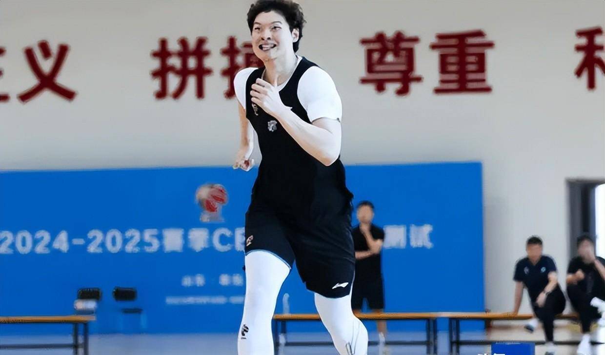 江苏队鏖战青岛队，王哲林惊艳四座的简单介绍