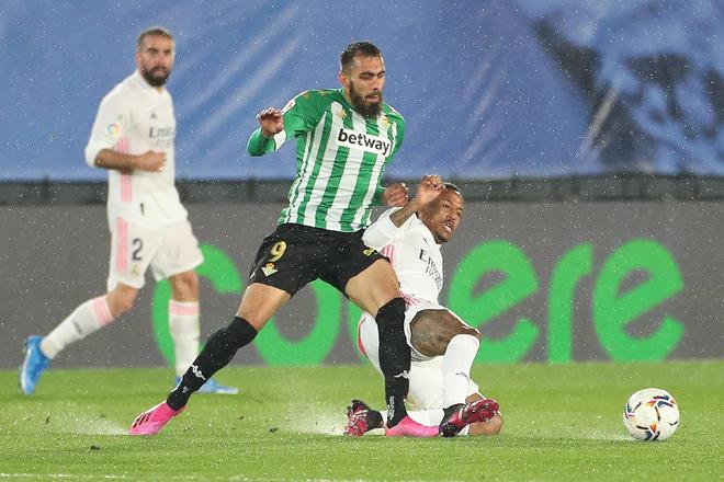 比利亚雷亚尔客场告捷，拉科鲁尼亚难以自拔的简单介绍