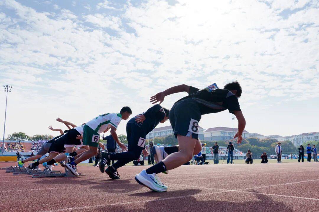 红红火火!运动员燃情比赛激发热情无限 红红火火!运动员燃情比赛激发热情无限