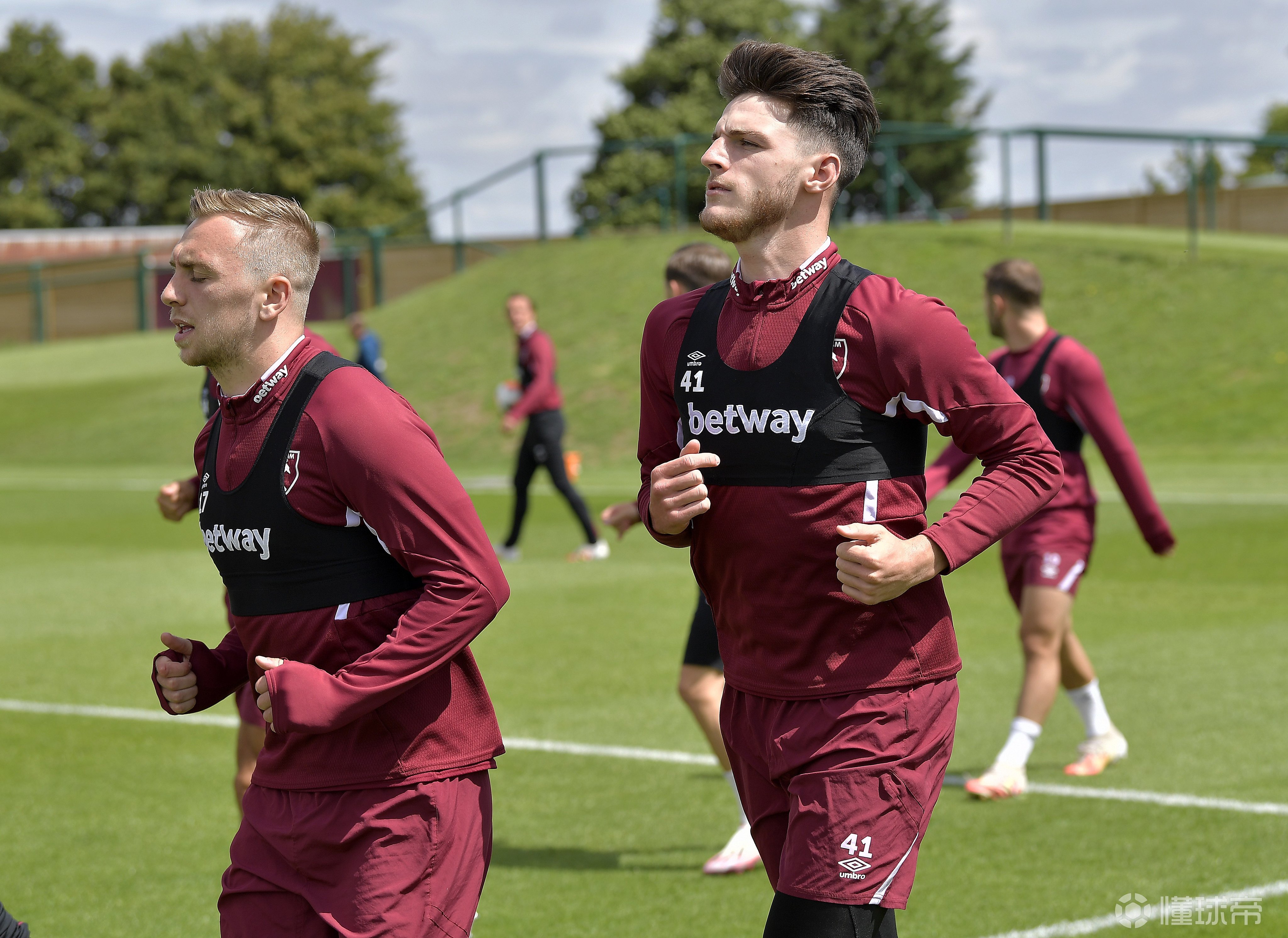 马赛士气高昂，全队努力备战！的简单介绍