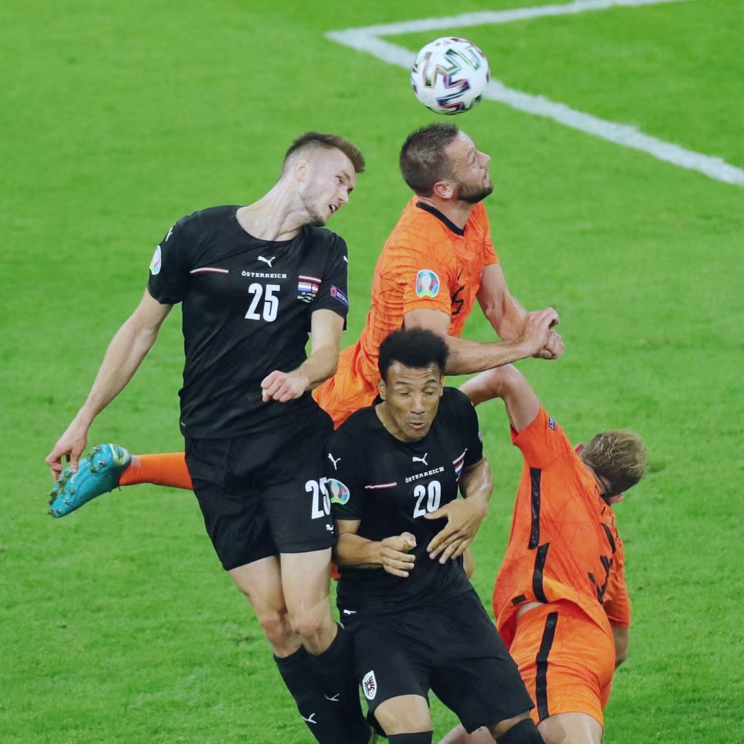 荷兰对阵意大利，激烈对决赛