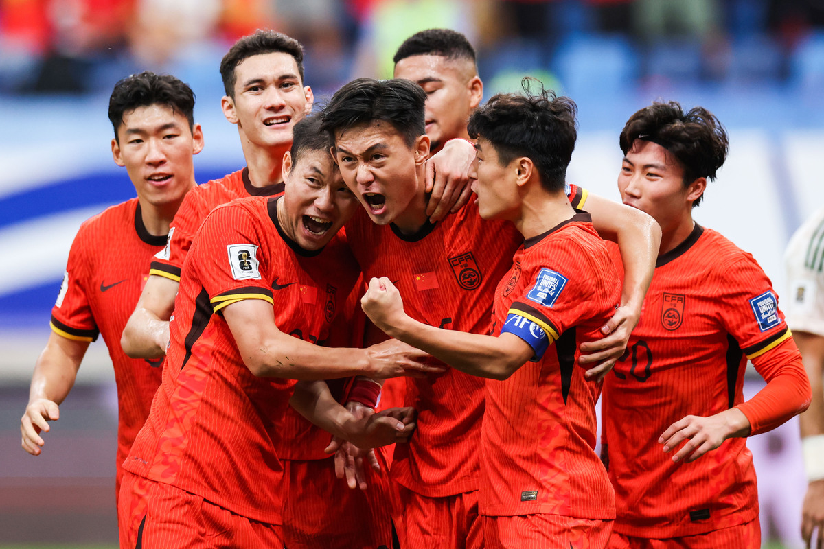 包含热闹瞬间！中国足球联赛的精彩画面的词条