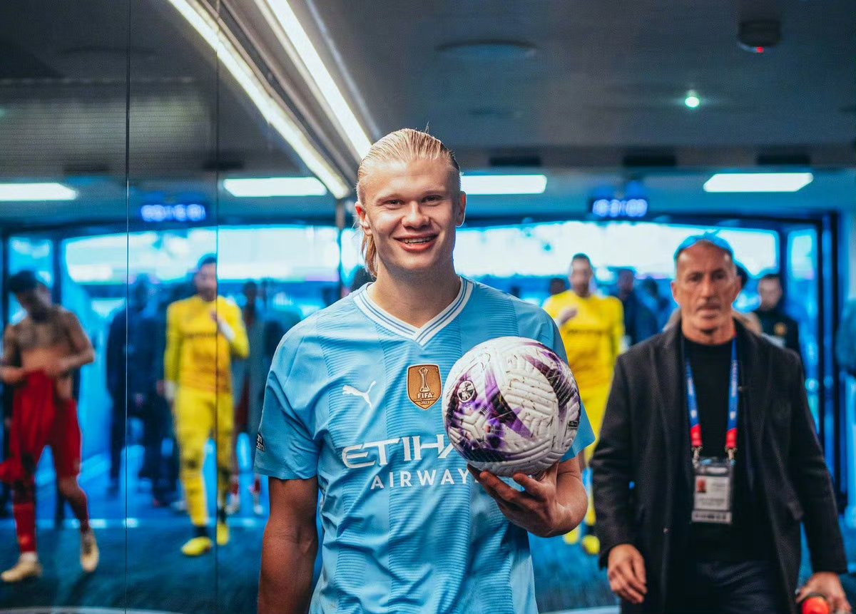 切尔西球队前锋完成帽子戏法