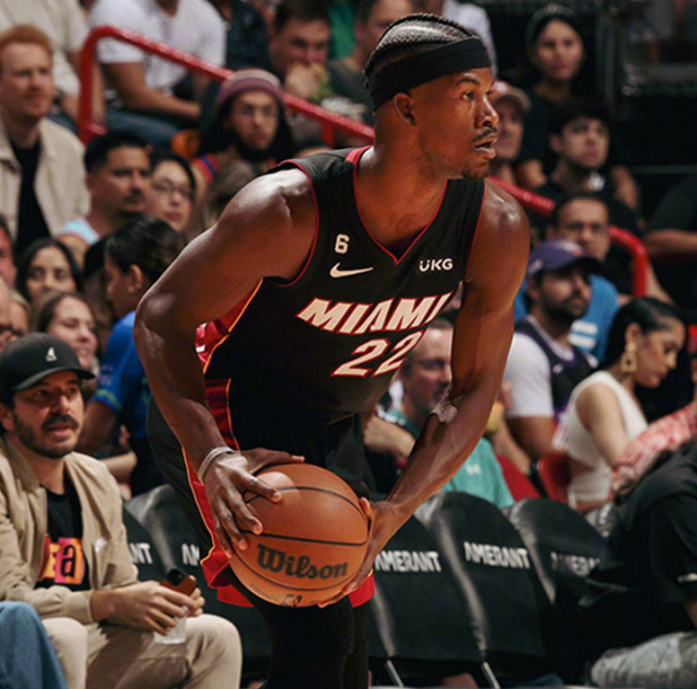 热火绝杀雷霆，布克完成帽子戏法