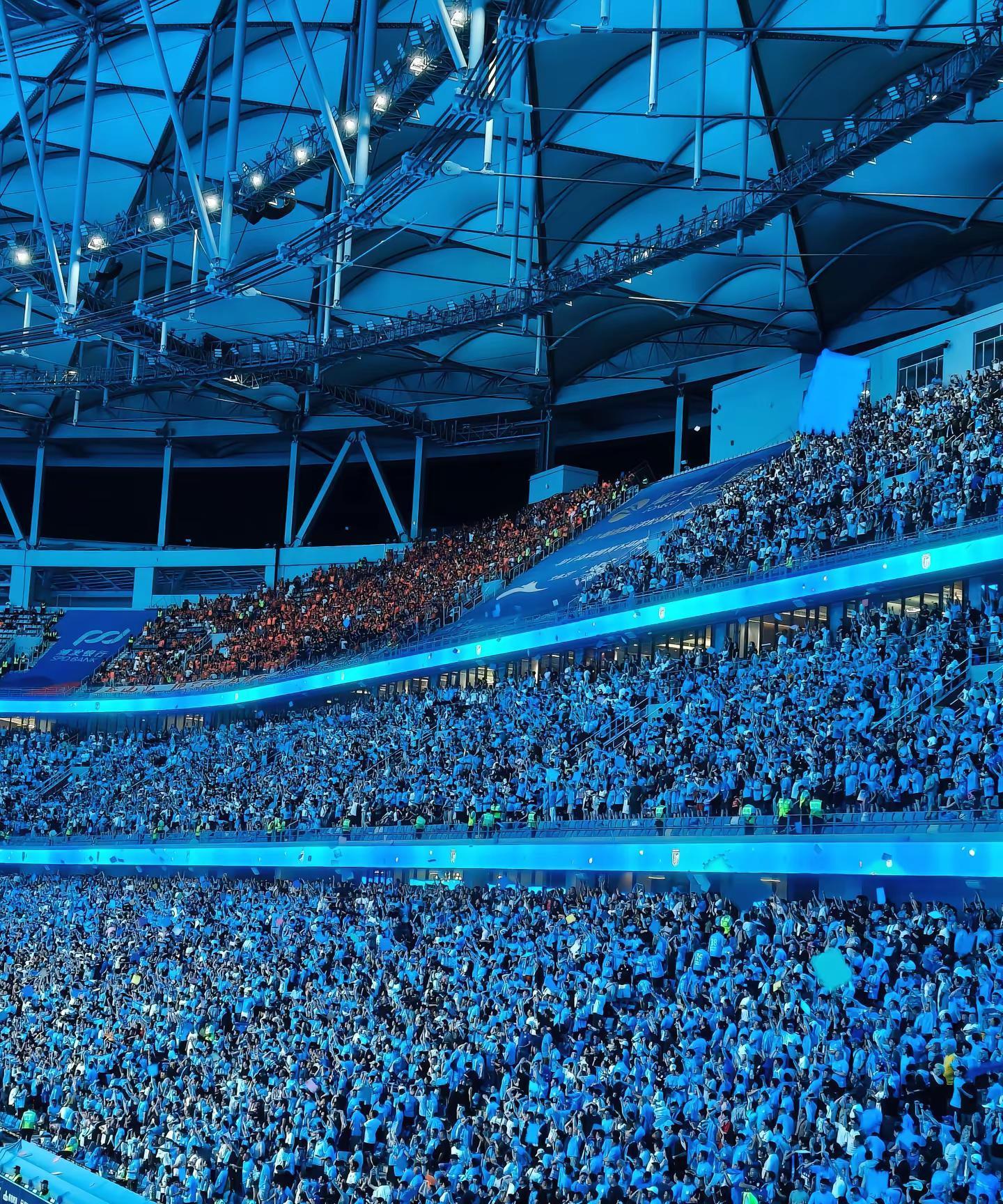 比赛之路波澜壮阔，硝烟弥漫球场的简单介绍