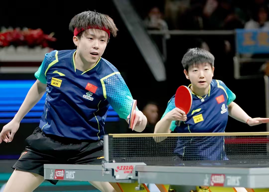 包含德国乒乓球队完胜中国乒乓球队，奥恰洛夫关键制胜的词条