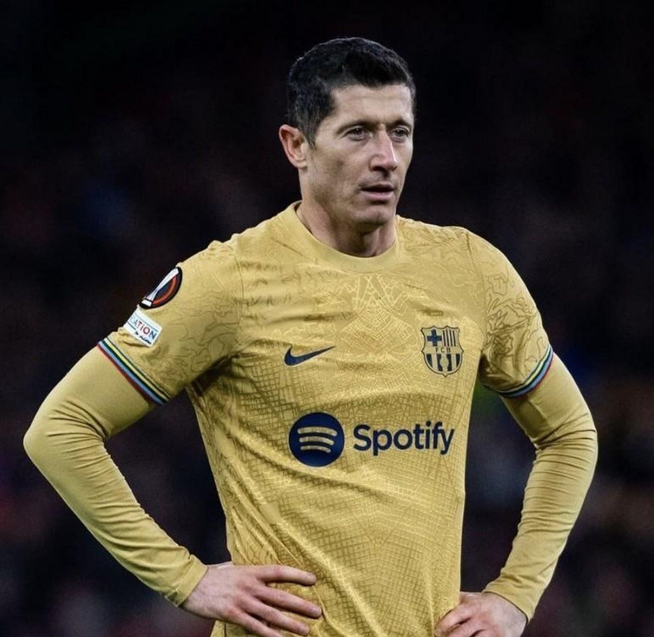 巴黎鏖战曼联，莱万爆发神勇的简单介绍