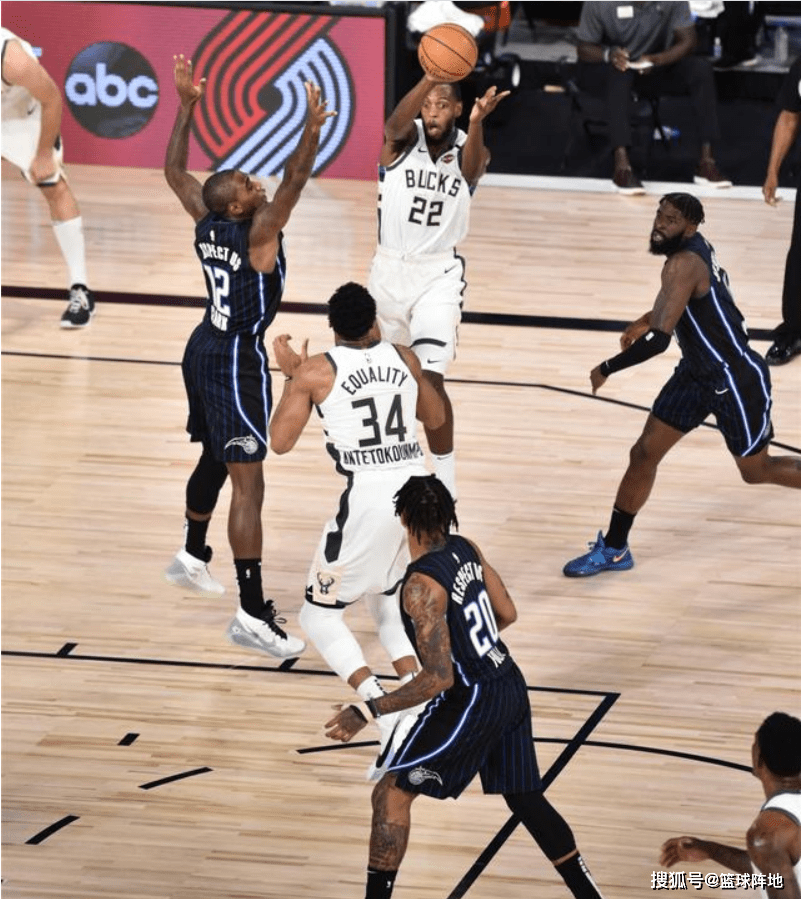 包含雄鹿绝地反击湖人B队，杜兰特三分雨点燃全场的词条