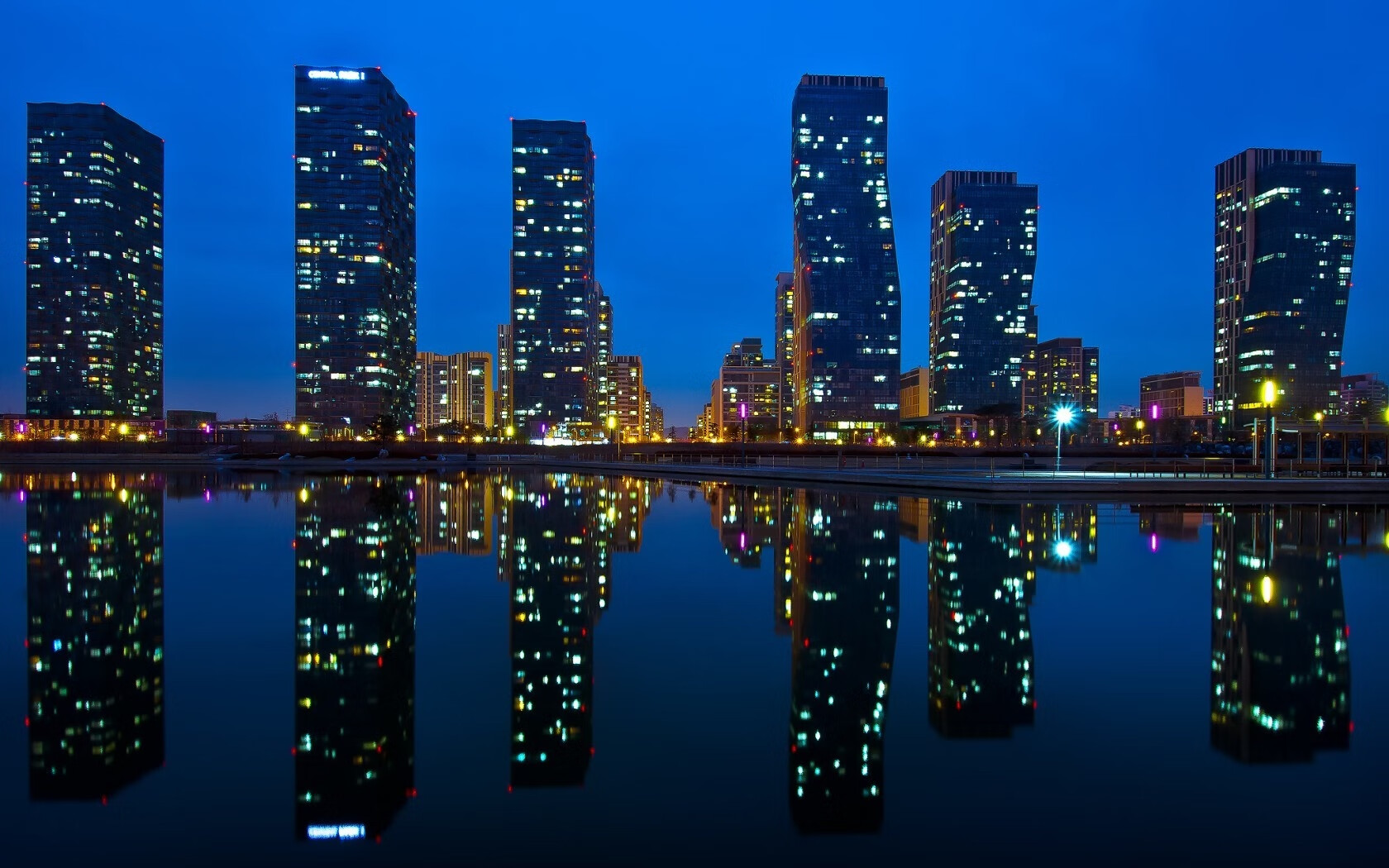 绿茵与硬木的传奇对决，当欧冠半决赛的战术风暴，照亮勇士击溃浙江队的制胜密码