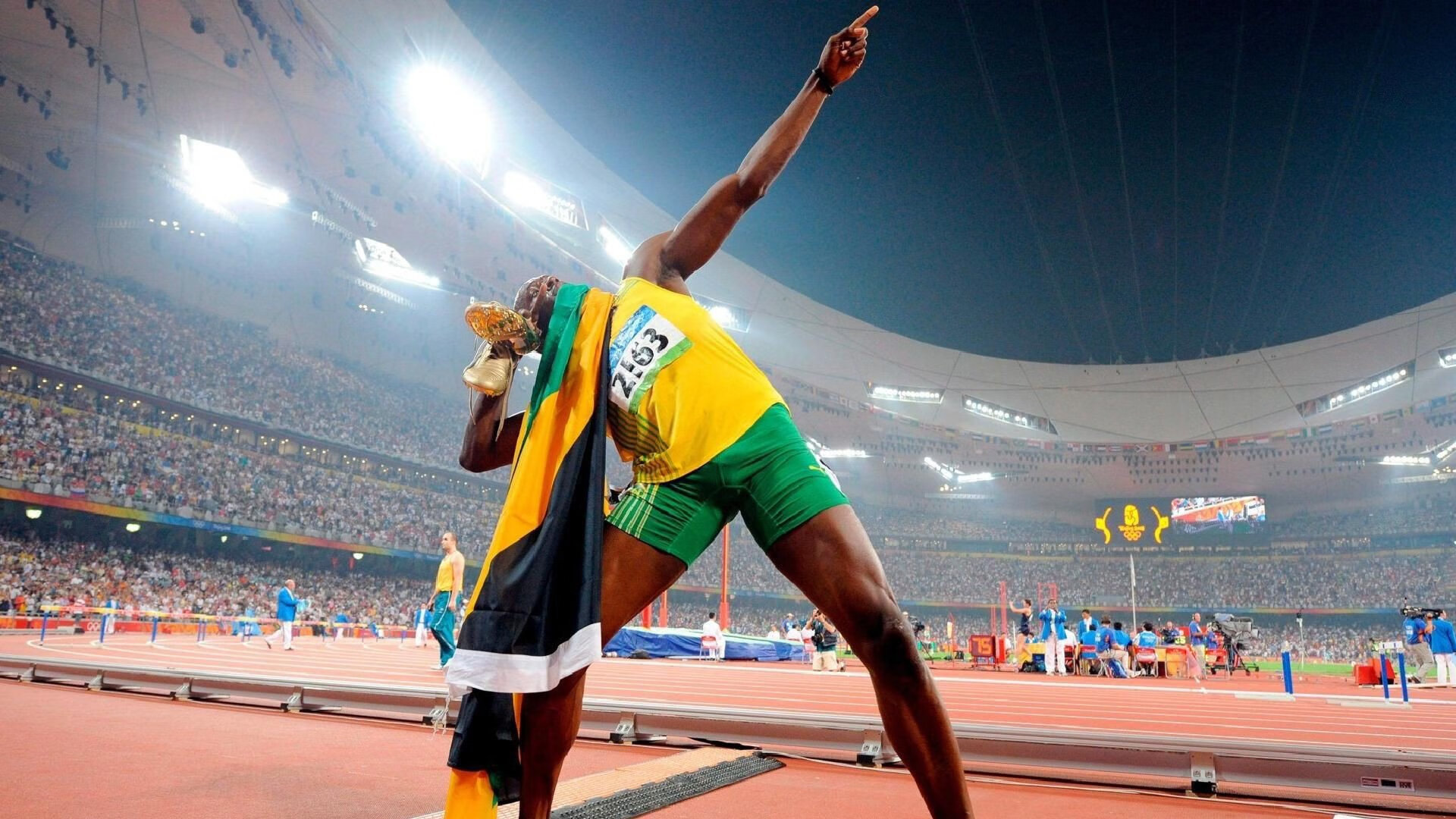 F1新赛季揭幕战之夜，西亚卡姆个人能力完全展现，跨界竞技场上的王者光芒