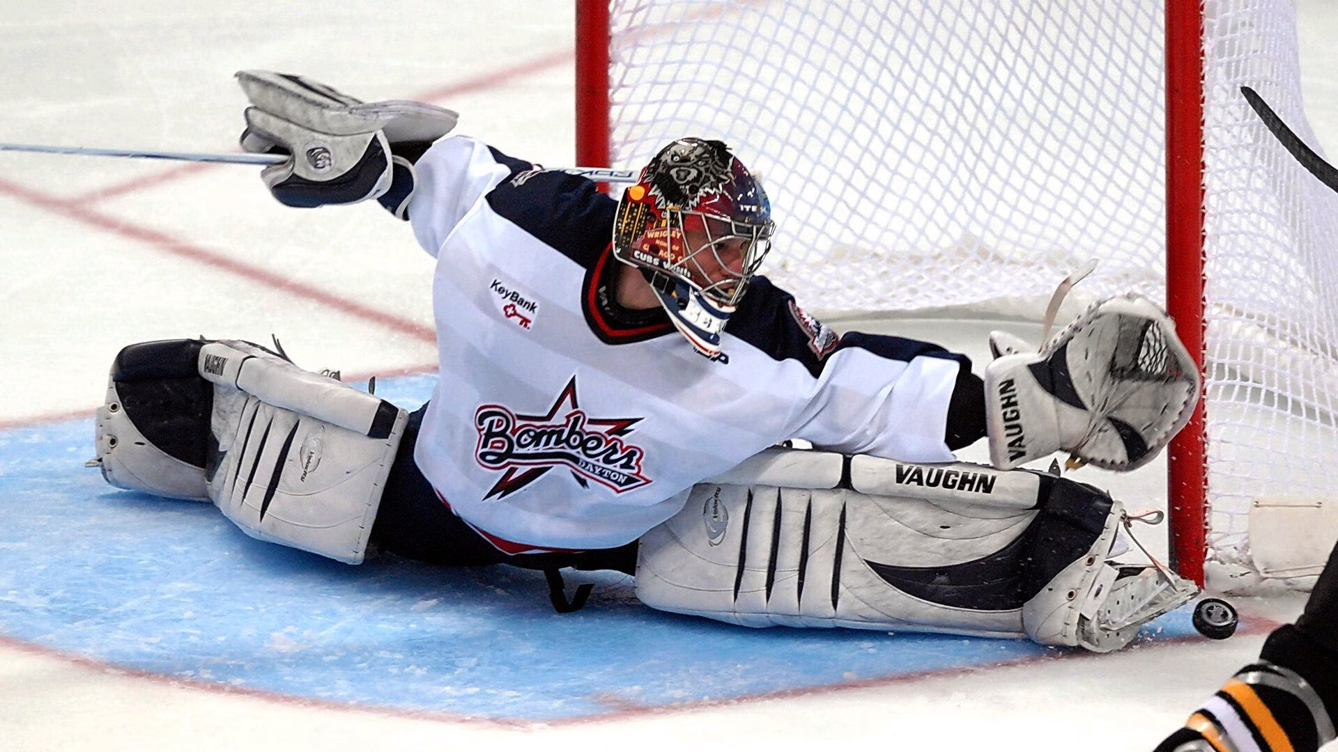 赛道颠覆，红牛二队力压法拉利，周冠宇闪耀高光时刻