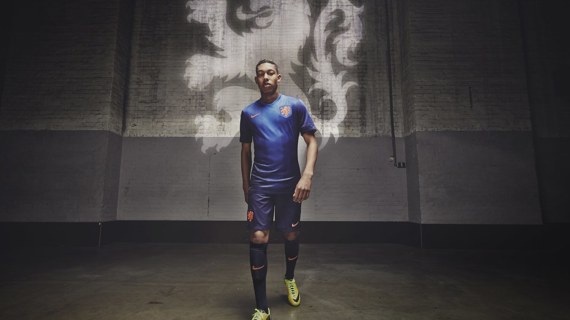 李刚仁爆发点燃亚洲之光，苏格兰鏖战勒沃库森展现足球韧性